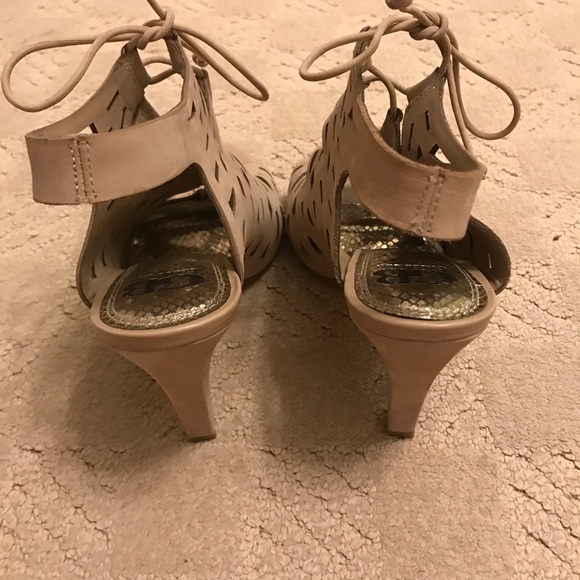 GB lace up heel - Picture 3 of 5